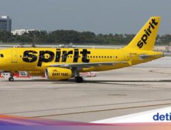 Spirit Airlines Usir Penumpang Berbaju Crop Top