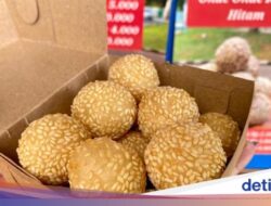 Ngemil Onde-onde dan Tahu Petis Legendaris yang Hangat Mengepul