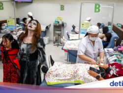 Momen Unik Pusat Darah Nasional Thailand Ikut Rayakan Halloween