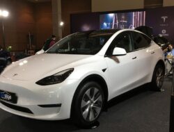 Kendaraan Listrik Tesla Tunda Peluncuran Kendaraan Pribadi Terbaru Pada Pertempuran Tarif AS-China
