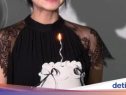 Pose Cantik Ayu Puspa Di Kulineran Hingga Korea Selatan hingga Thailand