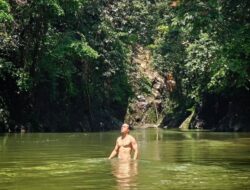 Heboh Nicholas Saputra Perdana Posting Foto Topless Basah-Basahan, Netizen Geger!