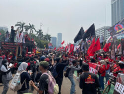 Belum Saatnya Bermesraan Bersama Pemerintah