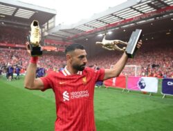 Sejarah! Mohamed Salah Borong Apresiasi Top Skor, Playmaker, dan Olahragawan Terbaik Laga Inggris
