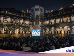 Dukung Timpilihan, Warga Semarang Nobar Hingga Ikon Wisata Lawang Sewu