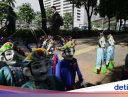 Ondel-ondel Mini Sambut HUT Jakarta Di-498