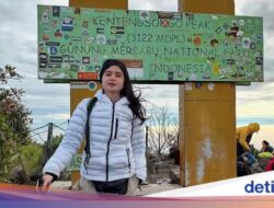 Potret Tissa Biyani Mendaki Gunung Merbabu, Alhamdulillah Semesta Mendukung
