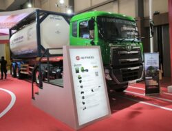 UD Trucks Serahkan 9 Unit Quester Ke Perusahaan Ekspedisi Surabaya