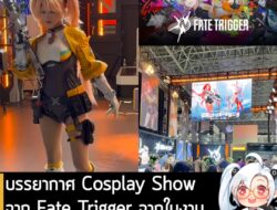 [News] บรรยากาศ Cosplay Show จาก Fate Trigger ใน Tokyo Game Show 2025
. Fate Trigger เป็นเกม Hero-based Tactical Shooter สไตล์อนิเมะ สร้างด้วย Unreal Engine 5 ที่จะพาคุณดำดิ่งสู่โลกแห่งเกาะลอยฟ้าและการปะทะที่ดุเดือด ด้วยตัวละครสุดเท่ที่เรียกว่า Awakener ซึ่งแต่ละคนมาพร้อมกับสกิลพิเศษที่จะพลิกเกมได้ในพริบตา
.
ซึ่งบูทของ Fate Trigger เองก็ใหญ่ทีเดียว โดยขน PC มาให้ผู้เข้าร่วมงานลองเล่นเกมภายในงานด้วย จากที่ไปเล่นมา ก็ต้องบอกว่าตัวเกมทำออกได้ดีทีเดียวสำหรับการผสานเล่นแบบ battle royal และอาร์ตแบบอนิเมะ รวมถึงสกิลของเหล่า Awakener ก็ทำมาได้น่าสนใจทีเดียว และในงานก็มาพร้อม Cosplay Show แทบทั้งวันอีกด้วย #tgs2025