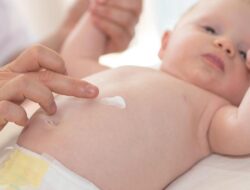 Kulit Bayi Sensitif Harus Dirawat Bersama Tepat, Begini Caranya