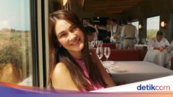 Foto Luna Maya dan Maxime Naik Kereta Super Mewah Hingga Italia