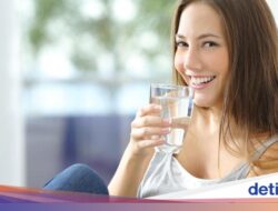 Minum Banyak Air Putih Bisa Bikin Kurus, Mitos atau Fakta?
