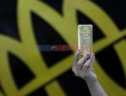 Kilau Emas Antam Memudar, Hari Ini Turun Rp16.000 per Gram