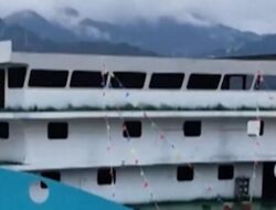 Melihat Kapal Kargo Bertenaga Listrik Di China