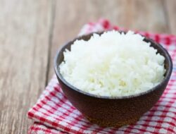 Benarkah Nasi Dingin Lebih Rendah Kalori? Begini Penjelasan Praktisi Medis