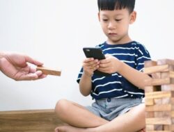 Biar Tak Kecanduan Anak Harus Dibatasi Bermain Gadget, Ini Tipsnya!