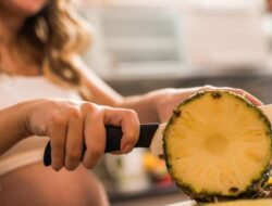 Bumil Makan Nanas dan Durian Bisa Picu Keguguran? Obgyn Ungkap Faktanya