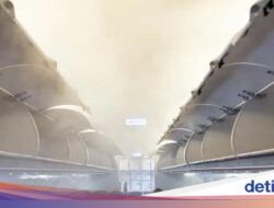 Mata Penumpang Terluka gegara Kejatuhan Produk Bersama Kompartemen Kabin