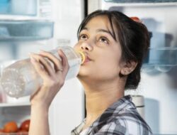 Ternyata Ini 5 Alasan Perlu Minum Air Putih Pada Bangun Tidur