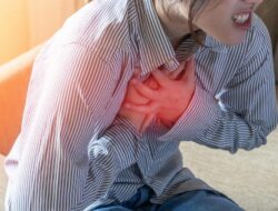 Sama-sama Picu Nyeri Dada, Ini Beda Tanda Aslam Kambuh Vs Serangan Jantung