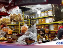 Sudah 30 Tahun! Toko Sri Utami Ke Pasar Jatinegara Jual 100 Jenis Kue Kering
