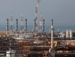 Harga Plastik Dunia Cetak Catatan Usai Trump Perintahkan Blokade Laut Iran