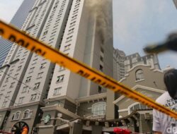 Penghuni Apartemen Mediterania Jakbar Ngeluh Sesak Napas, Ini Bahaya Hirup Asap Kebakaran