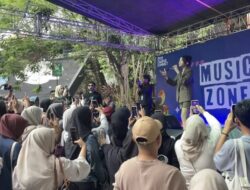 Penampilan Anggis Devaki Guncang UNS, Mahasiswa Kompak Bernyanyi Bersama