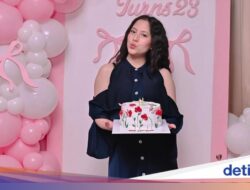 Gemas! Adhisty Zara Rayakan Ultah Di-23, Ada Kue dan Jajanan Pasar