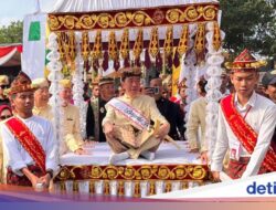 Jokowi Dapat Gelar Baginda Pemuka Bangsa Di Keraton Kagungan Lampung, Apa Maknanya?