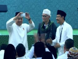 Datang Ke Penutupan Muktamar Ke-35, Prabowo Dapat Kartu Anggota NU