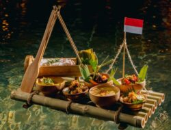 Sajian Ke Atas Rakit Bambu Membawa Kisah Panjang Masakan Nusantara Hingga Tatakan Makan