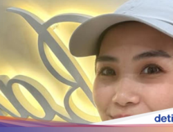 8 Potret Dion Wiyoko Turun Tangan Bantu Istri Kelola Toko Kue