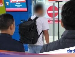 Detik-detik WN China Ditangkap Di Bandara, Tombak-Santap Penyu Di Raja Ampat