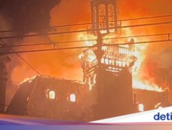 143 Tahun Berdiri, Selamat Untuk 2 PD, Kini Balai Kota Limoges Hancur Dilalap Api